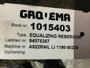 Liebherr Ausgleichsbehälter